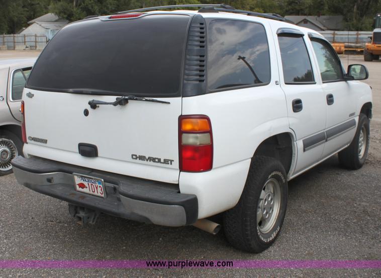 image for item D5450 2002 Chevrolet Tahoe LS SUV