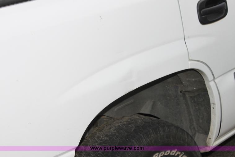 image for item D5450 2002 Chevrolet Tahoe LS SUV