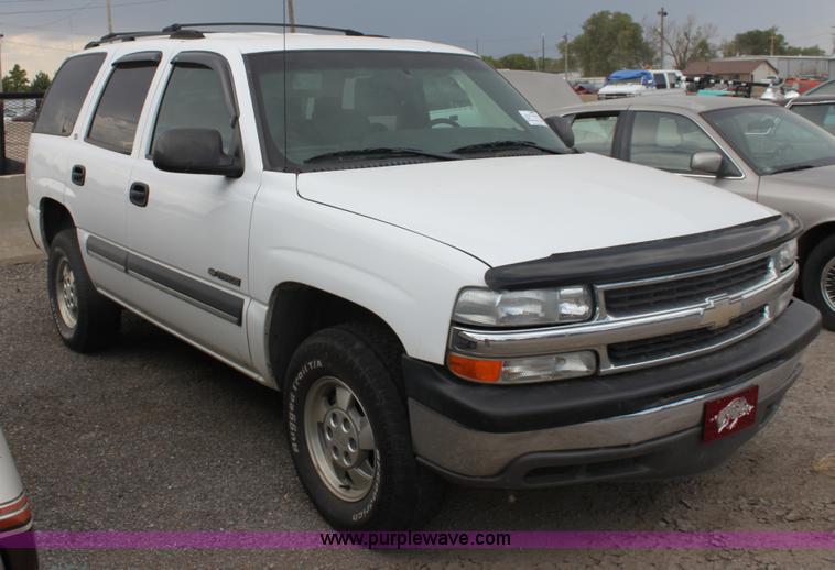 image for item D5450 2002 Chevrolet Tahoe LS SUV