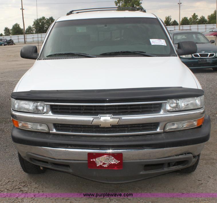 image for item D5450 2002 Chevrolet Tahoe LS SUV