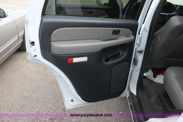 image for item D5450 2002 Chevrolet Tahoe LS SUV