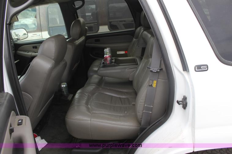image for item D5450 2002 Chevrolet Tahoe LS SUV
