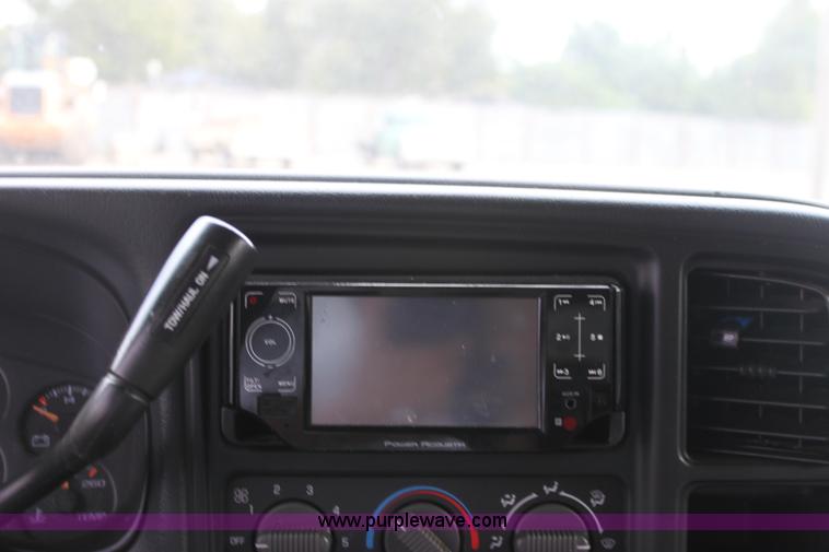 image for item D5450 2002 Chevrolet Tahoe LS SUV