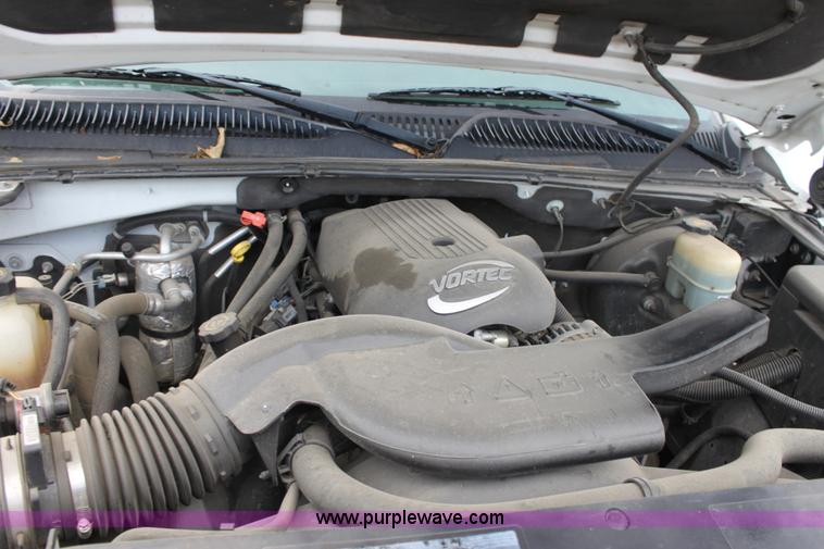 image for item D5450 2002 Chevrolet Tahoe LS SUV