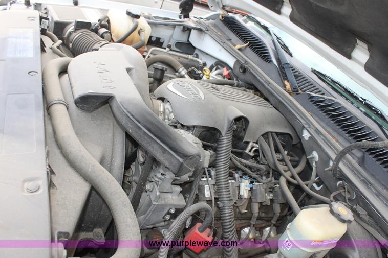 image for item D5450 2002 Chevrolet Tahoe LS SUV