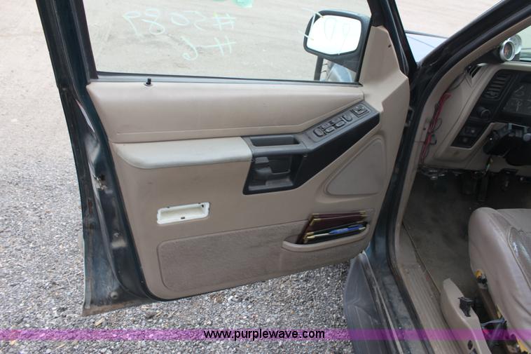 image for item D5451 1991 Ford Explorer SUV