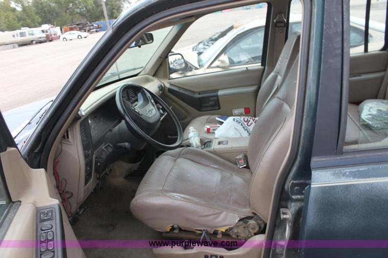 image for item D5451 1991 Ford Explorer SUV