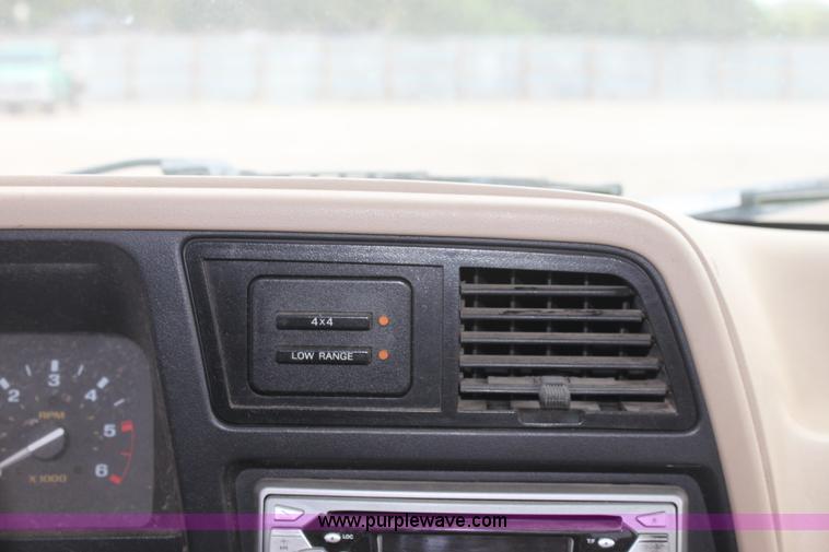 image for item D5451 1991 Ford Explorer SUV