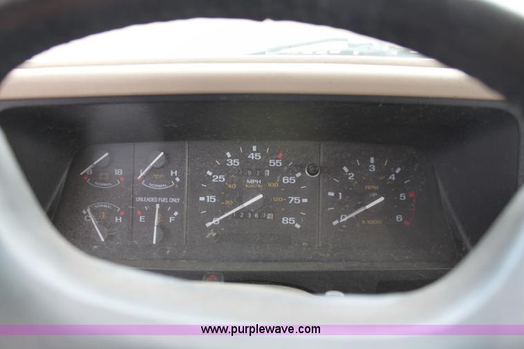 image for item D5451 1991 Ford Explorer SUV