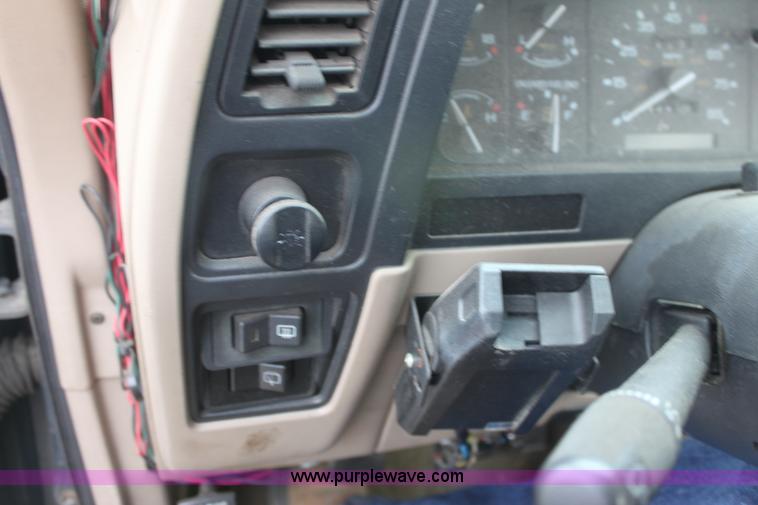 image for item D5451 1991 Ford Explorer SUV