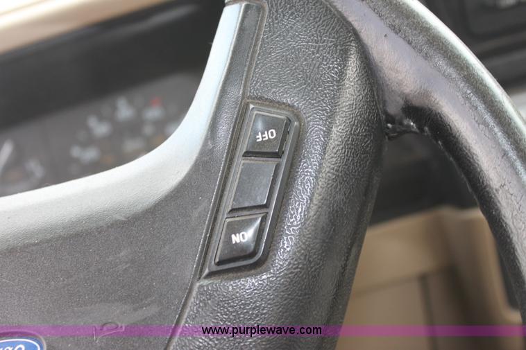 image for item D5451 1991 Ford Explorer SUV