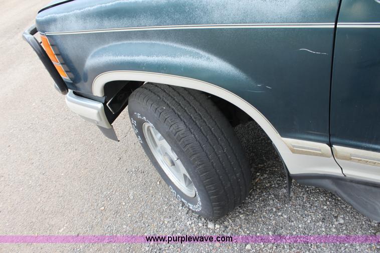 image for item D5451 1991 Ford Explorer SUV