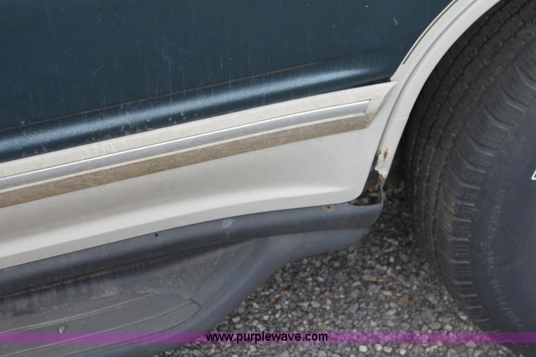 image for item D5451 1991 Ford Explorer SUV