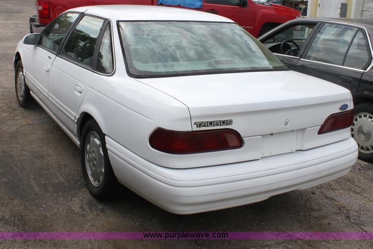 image for item D5460 1994 Ford Taurus
