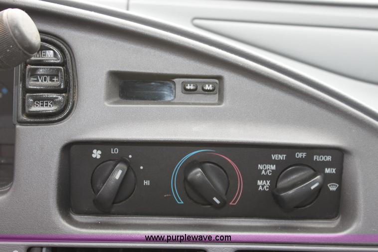 image for item D5460 1994 Ford Taurus