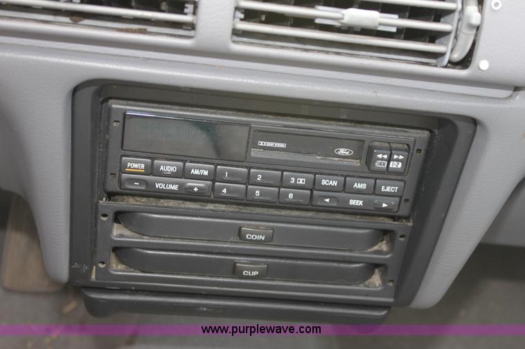 image for item D5460 1994 Ford Taurus