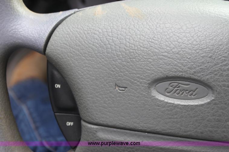 image for item D5460 1994 Ford Taurus