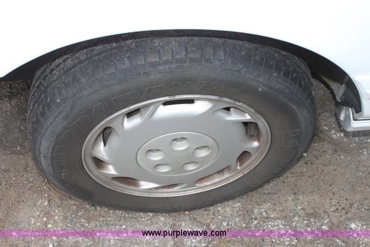 image for item D5460 1994 Ford Taurus