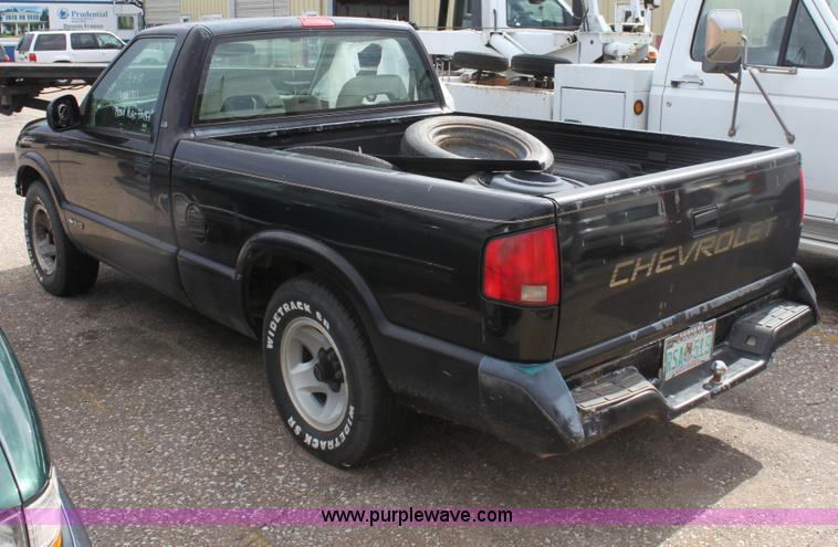 image for item D5461 1994 Chevrolet S-10 LS pickup truck