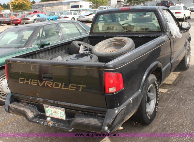 image for item D5461 1994 Chevrolet S-10 LS pickup truck