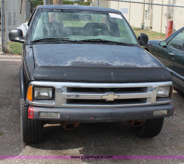 image for item D5461 1994 Chevrolet S-10 LS pickup truck