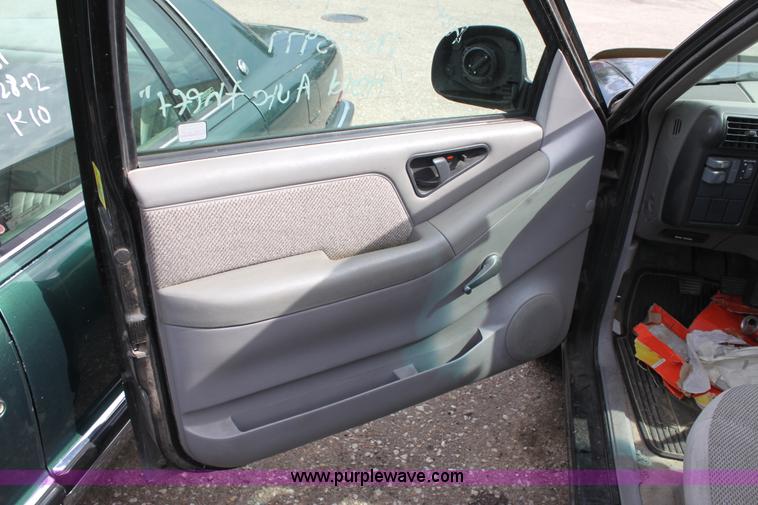 image for item D5461 1994 Chevrolet S-10 LS pickup truck