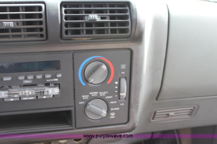 image for item D5461 1994 Chevrolet S-10 LS pickup truck