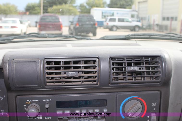 image for item D5461 1994 Chevrolet S-10 LS pickup truck