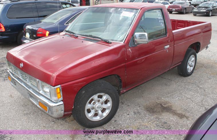 image for item D5463 1996 Nissan XE pickup truck