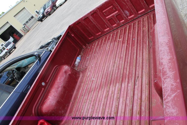 image for item D5463 1996 Nissan XE pickup truck