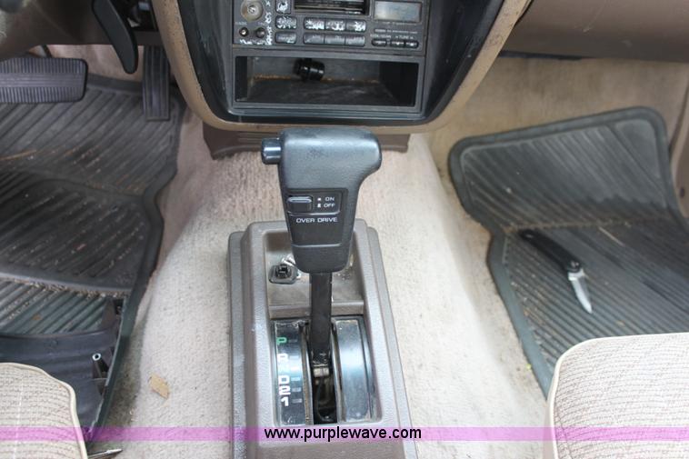 image for item D5463 1996 Nissan XE pickup truck