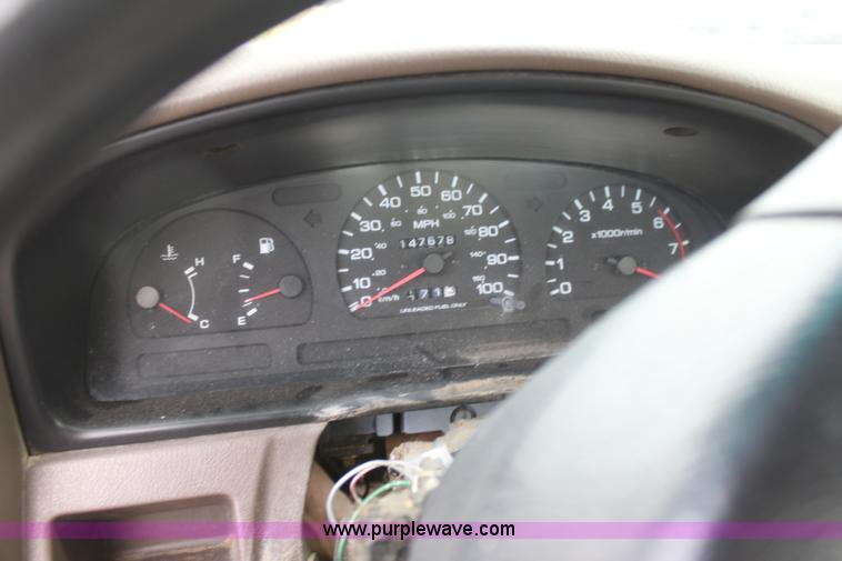 image for item D5463 1996 Nissan XE pickup truck