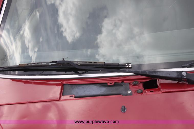 image for item D5463 1996 Nissan XE pickup truck