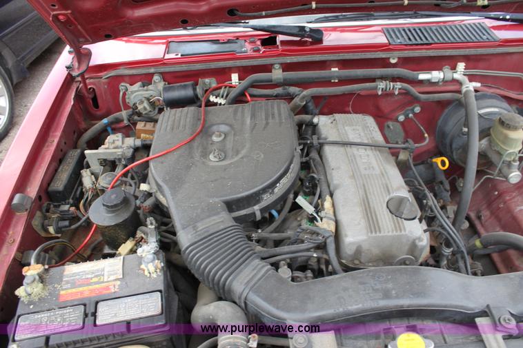 image for item D5463 1996 Nissan XE pickup truck