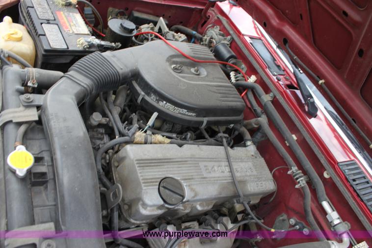 image for item D5463 1996 Nissan XE pickup truck