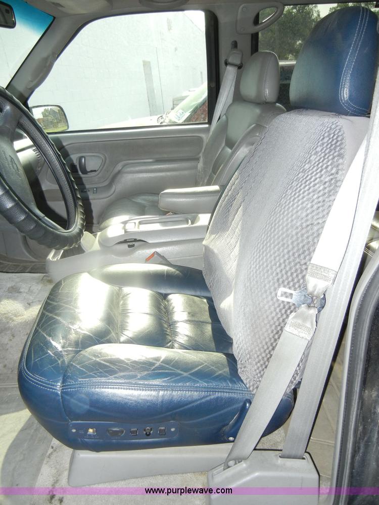 image for item D4219 1996 Chevrolet Tahoe K1500 LT SUV