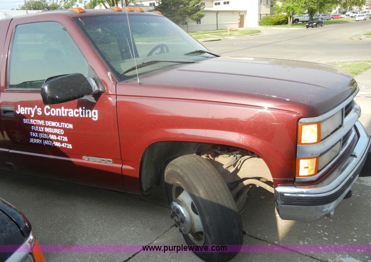 image for item D4231 1998 Chevrolet Silverado C3500 crew cab pickup truck