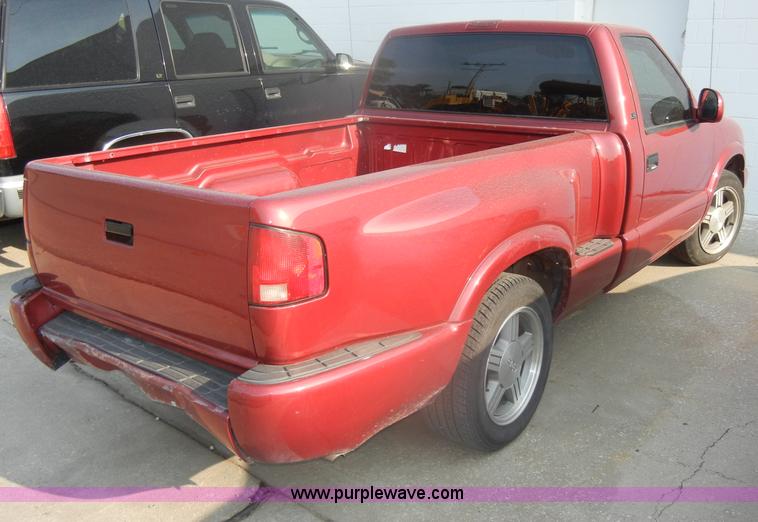 image for item D4232 1997 Chevrolet S10 LS pickup truck