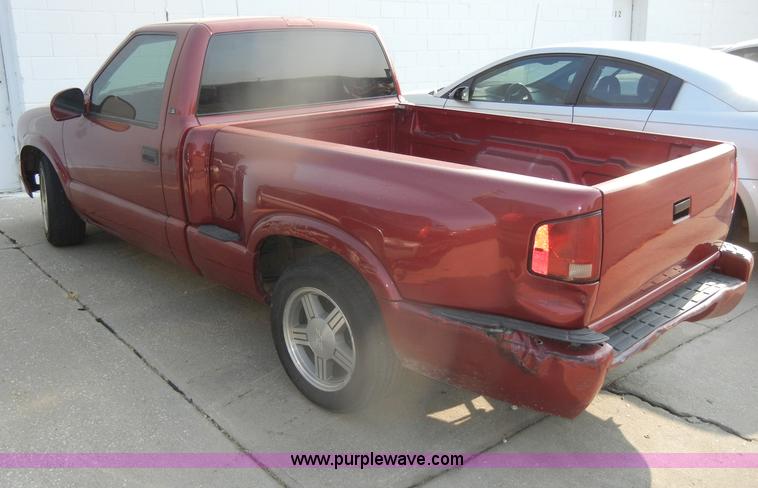image for item D4232 1997 Chevrolet S10 LS pickup truck