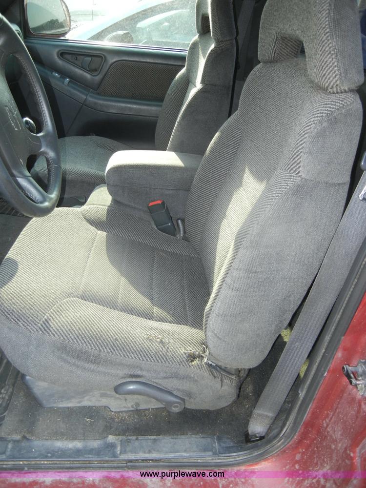 image for item D4232 1997 Chevrolet S10 LS pickup truck