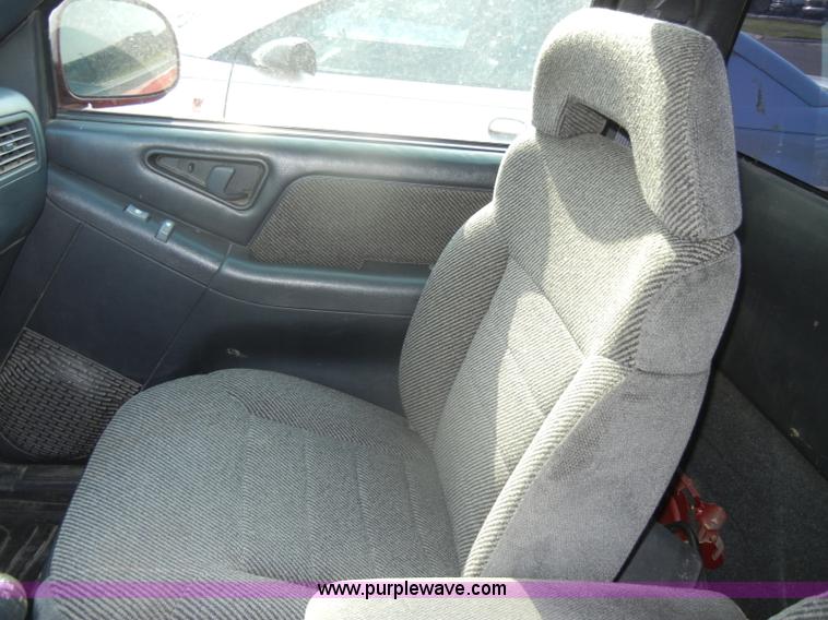 image for item D4232 1997 Chevrolet S10 LS pickup truck