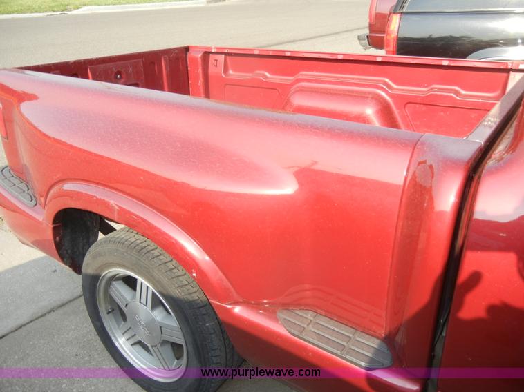 image for item D4232 1997 Chevrolet S10 LS pickup truck