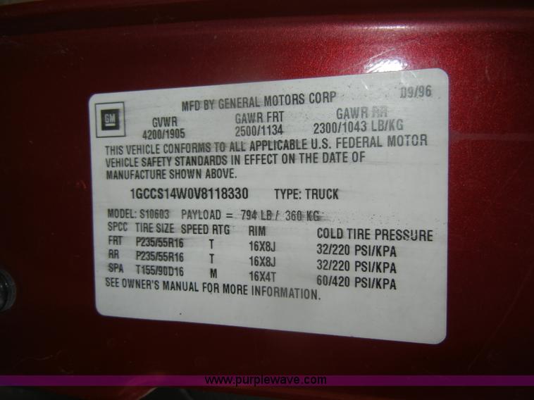 image for item D4232 1997 Chevrolet S10 LS pickup truck