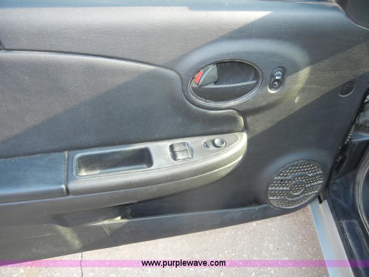 image for item D4233 2005 Saturn Ion 3