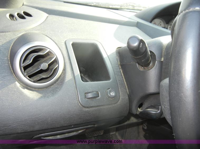 image for item D4233 2005 Saturn Ion 3