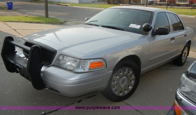 image for item D4239 2005 Ford Crown Victoria Police Interceptor