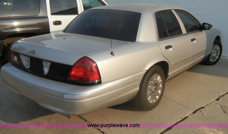 image for item D4239 2005 Ford Crown Victoria Police Interceptor