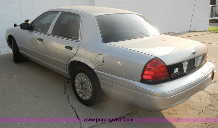 image for item D4239 2005 Ford Crown Victoria Police Interceptor