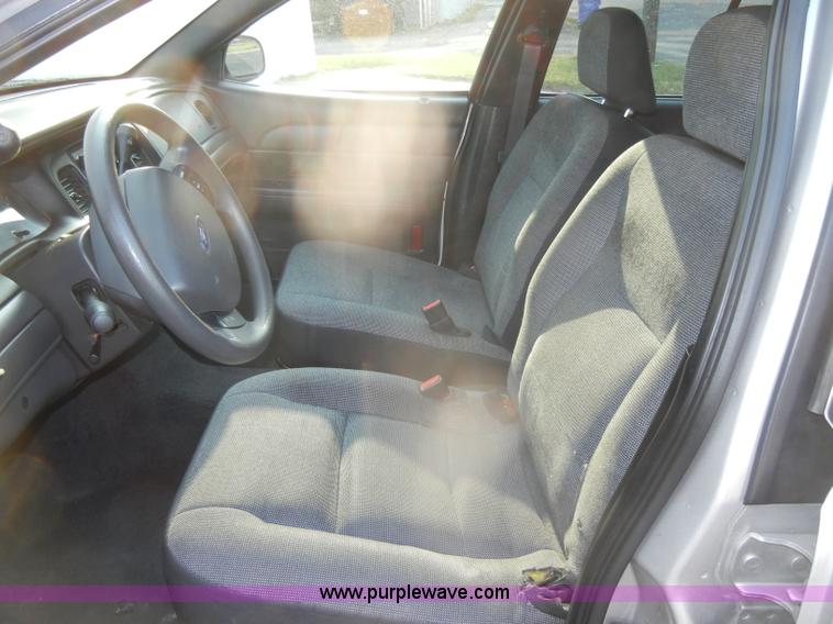 image for item D4239 2005 Ford Crown Victoria Police Interceptor