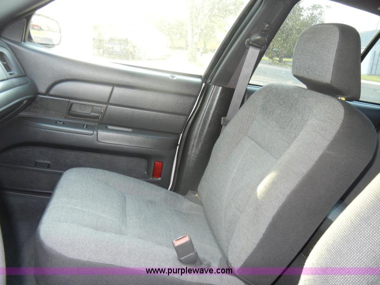image for item D4239 2005 Ford Crown Victoria Police Interceptor